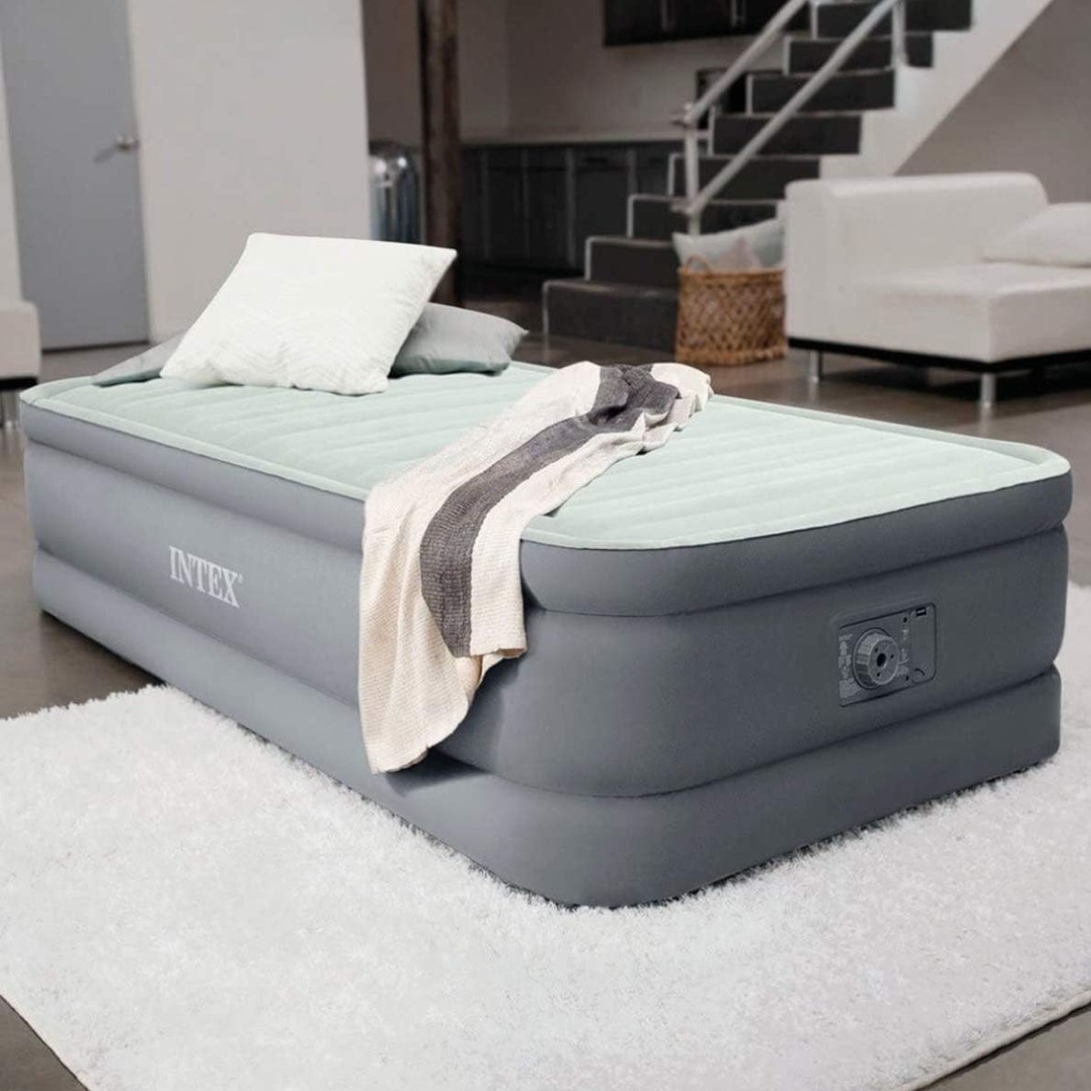 Надувне велюр ліжко Intex з електронасосом 191 x 99 x 46 см (64902 ND)