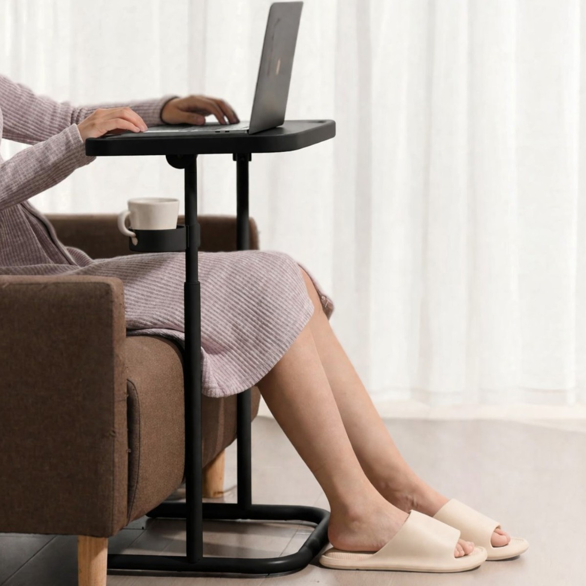 Столик для ноутбука з регулюванням висоти Laptop Table 47 х 35 х 66-76 см (3547)