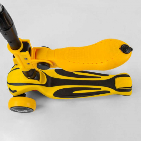 Самокат_трехколесный_с_сидением_ST-16801_(6)_Best_Scooter_MAXI_складной_алюминиевый_руль_3_колеса_PU