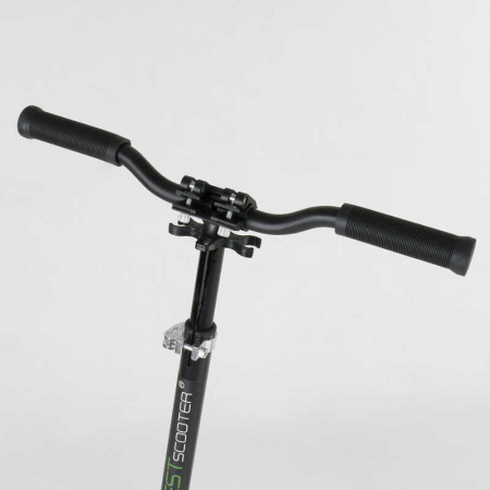 Самокат_70875_(2)_Best_Scooter_ЧЕРНЫЙ_зажим_руля_переднее_колесо_PU_-_22_см_заднее_колесо_PU_-_20_см